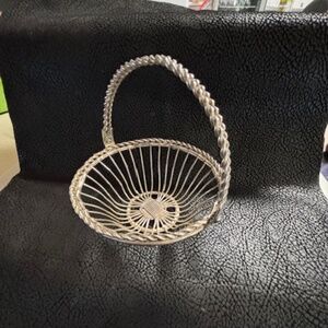 Vintage silverplated wire basket, round